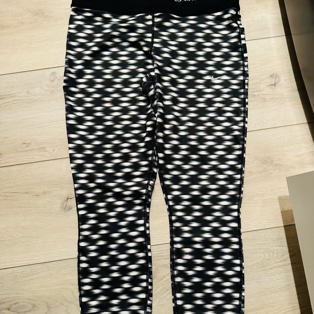 Woman’s Nike Dry Fit leggings XL